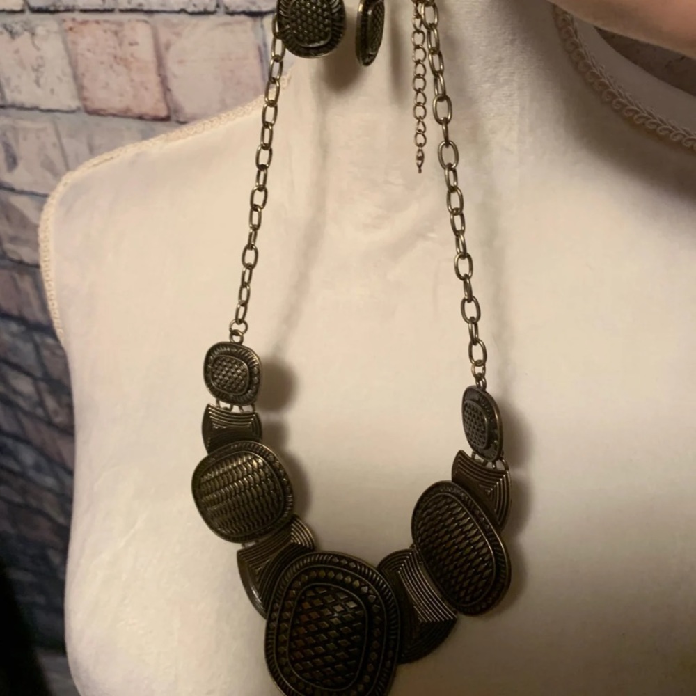 ✨AZTEC DESIGNED CHAIN NECKLACE WITH EARRINGS✨ - Picture 3 of 4